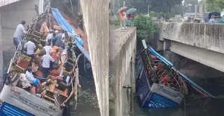মানিকগঞ্জে নিয়ন্ত্রণ হারিয়ে যাত্রীবাহী বাস খাদে; নিহত ১, আহত অন্তত ১০